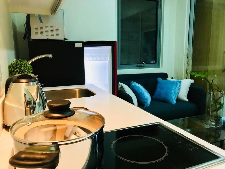 Acqua Private Residence Livingstone Tower Condo Unit With Free Wifi Manila Exteriör bild